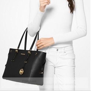 BNWT Michael Kors Signature Voyager Tote